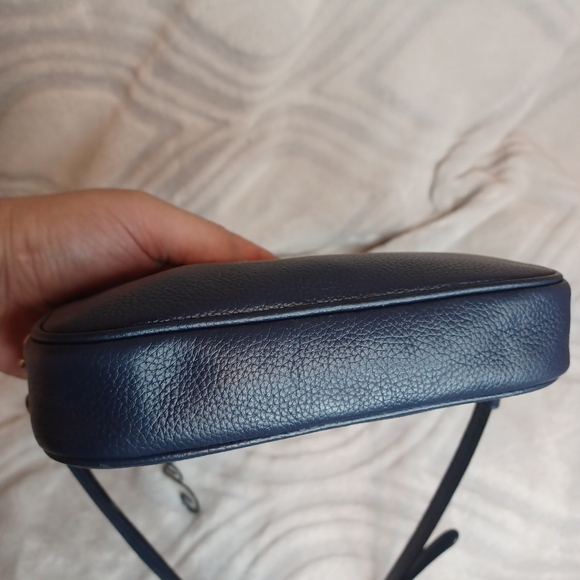 Coach Double zip crossbody navy blue with gold hardwear. EUC 7x4x2.5 - Picture 5 of 7